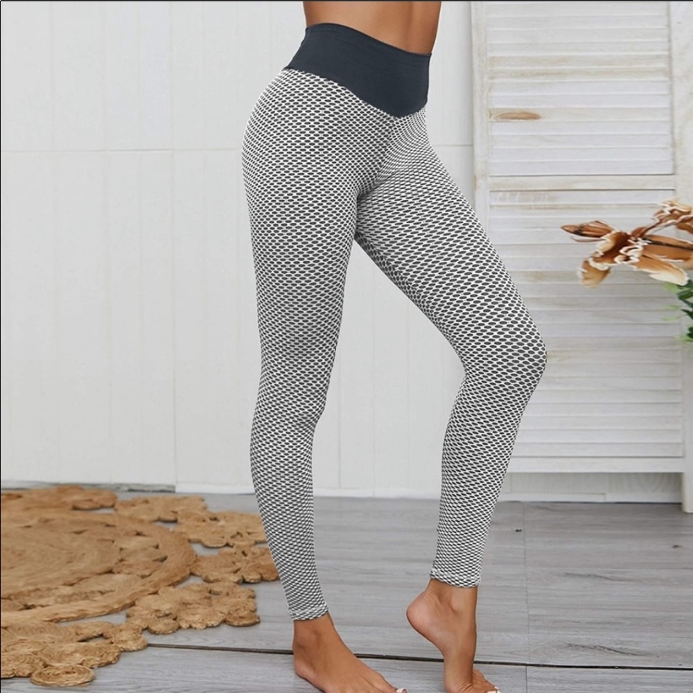 💗NWOT- Tik Tok Famous Anti-Cellulite Shape Leggings White Medium 💗 - Picture 4 of 5